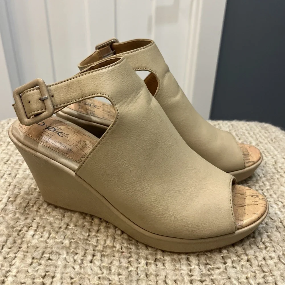BORN b.o.c Women's Sophie Platform Wedge‎ Mule Size 10 M Beige Tan